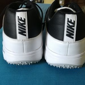 Golf shoes